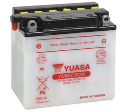 Yuasa akku, YB7-A (cp) Happopatruuna mukana (5)