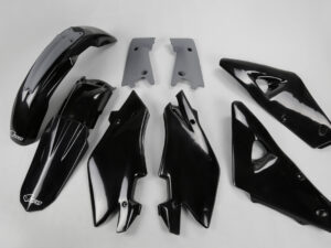 UFO Muovisarja 4-osainen Musta HVA 2-T CR 125/250 2005