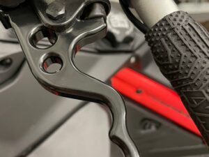 SPI Billet jarrukahva Ski-Doo Gen4/5 2008- (Jauhemaalattu musta)