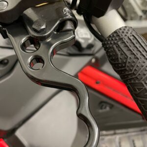 SPI Billet jarrukahva Ski-Doo Gen4/5 2008- (Jauhemaalattu musta)