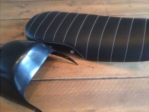 Seat Cafe Racer Classic Tuck 'N Roll Black ABS