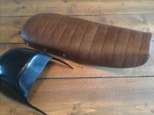 Seat Cafe Racer Classic Tuck 'N Roll Vintage Brown ABS